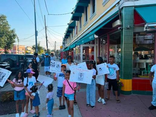 La marcia anti-bullismo nella Piccola Guyana raccoglie sostegno e controllo durante la faida online