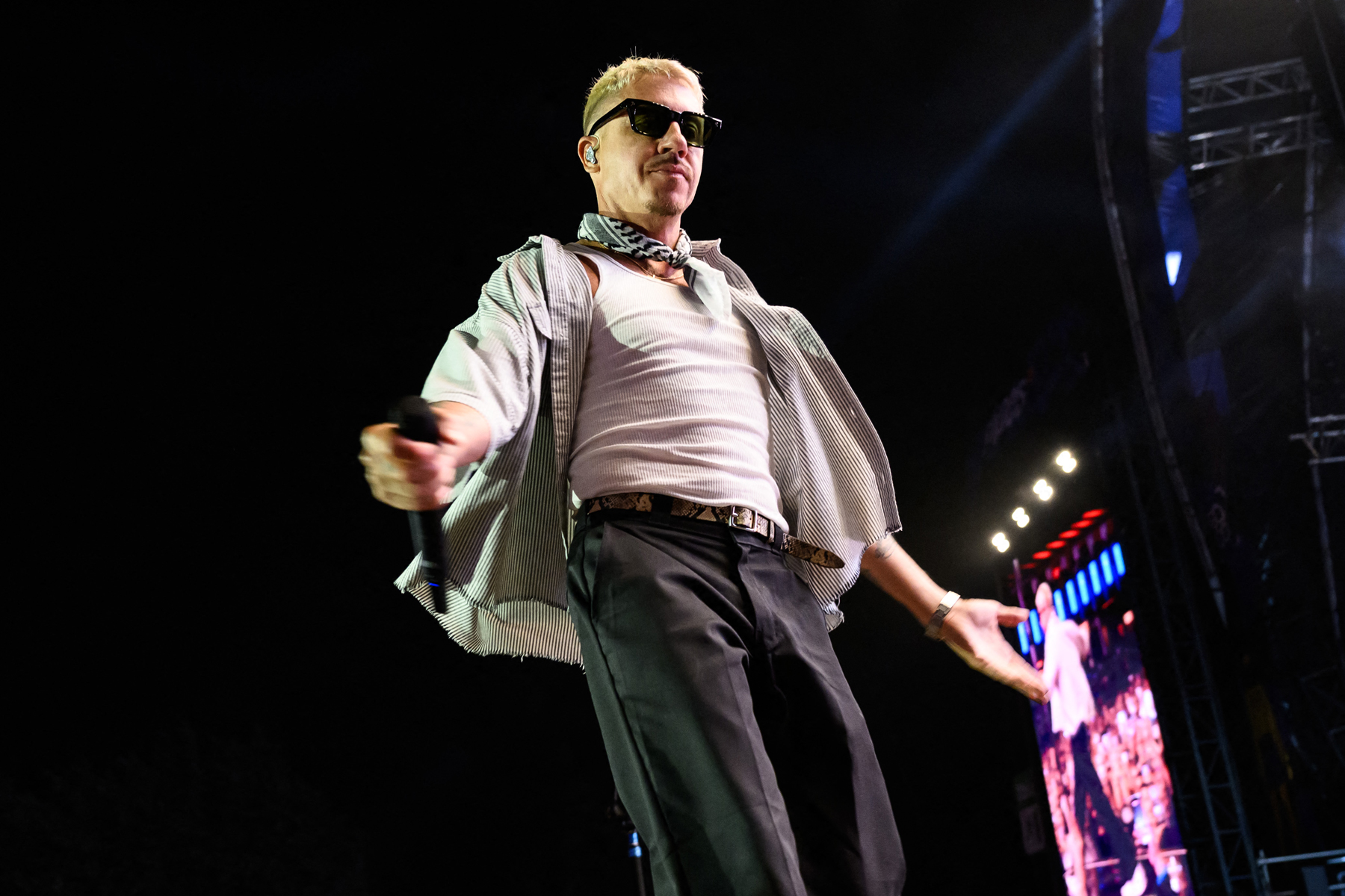 Zionist Billionaire Robert Kraft Accused of Leading Stadium Push That Forced Macklemore Off Ed Sheeran Tour Over “Free Palestine” Speeches